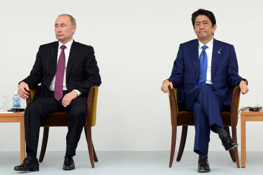 Putin and Abe meet about Japan / Russia Relationships